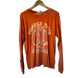 Daydreamer Pioneer Town Boot Barn T-Shirt Mens S Long Sleeve ‎ Western Boho NWT
